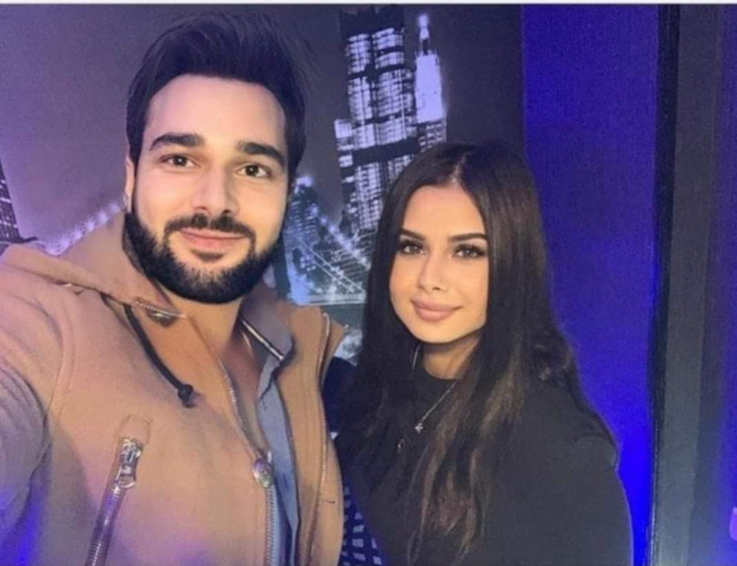 زوج منة عرفة ينشر صورة زفافه مع زوجته السابقة